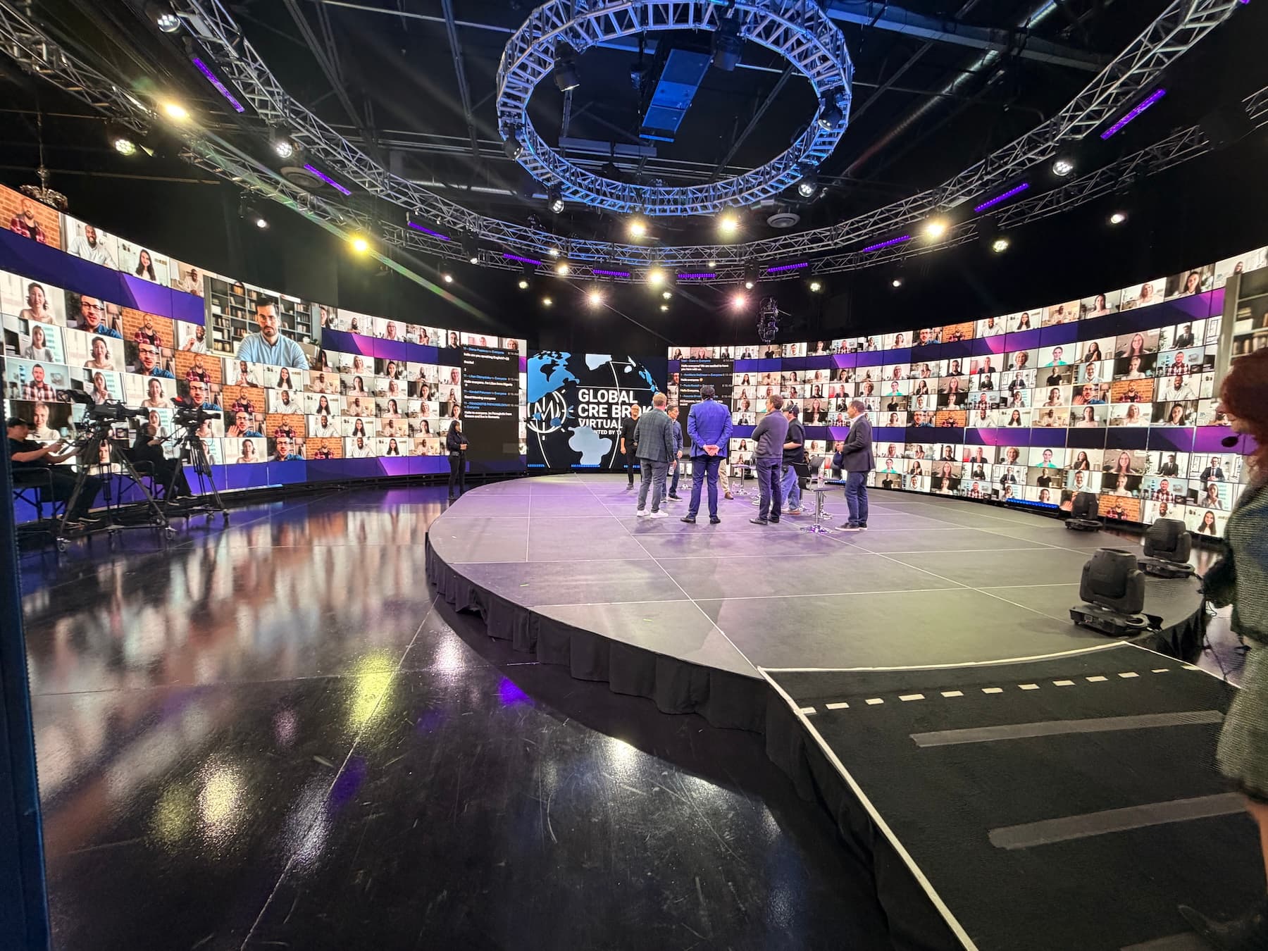 The Worre Studios 360° LED stage during a live event