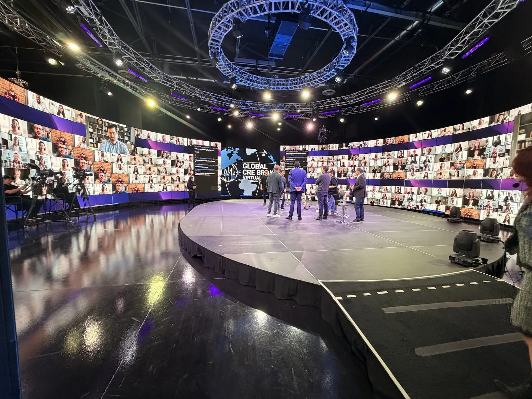 The Worre Studios 360° LED stage during a live event