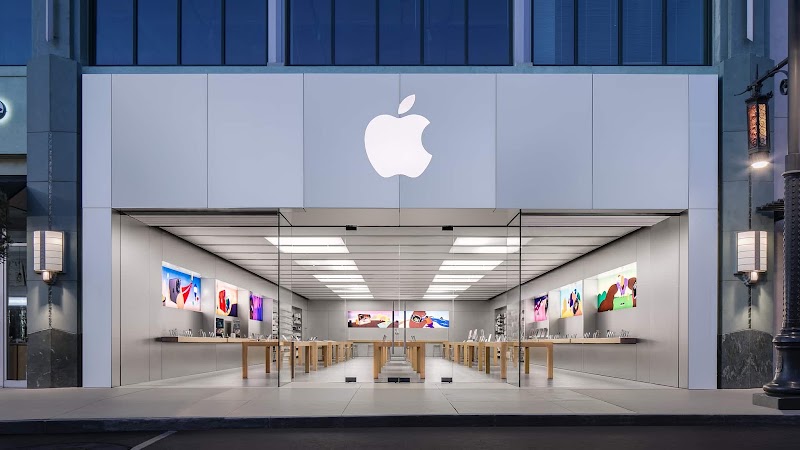 Apple Store – Town Square in Las Vegas near Worre Studios